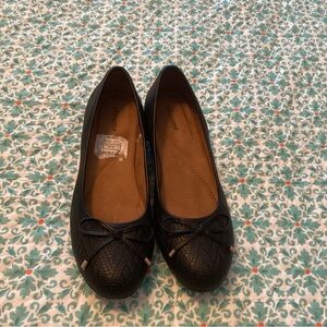 Women's Black Textured Flats with Bow size 10 never worn smoke/pet free home